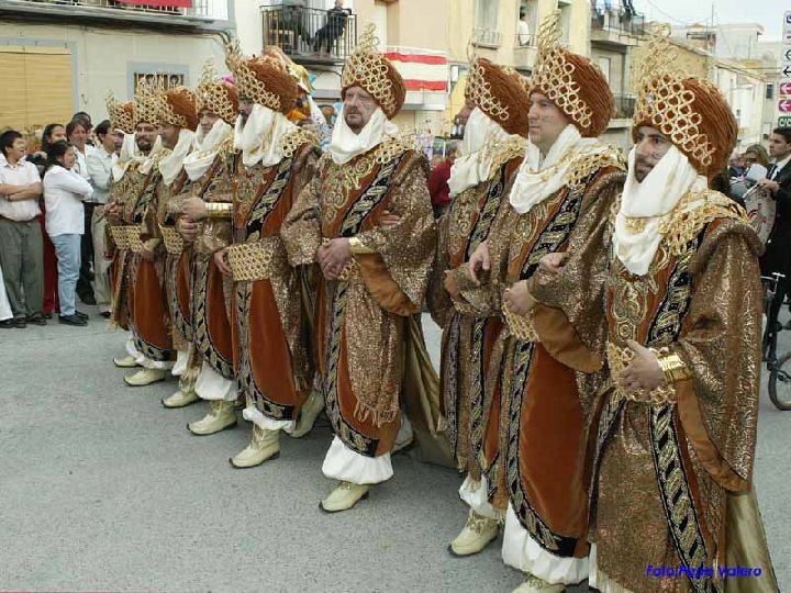 abanilla_fiestas_de_la_santisima_cruz_y_moros_y_cristianos_abanilla_se_viste_de_fiesta